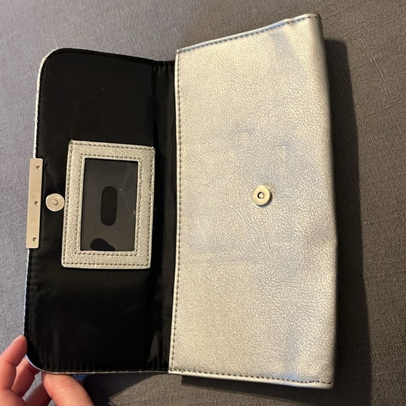 Guess clutch wallet - Picture 2 of 4